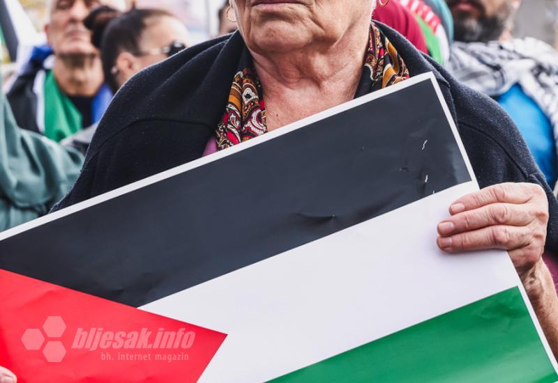 FOTO/VIDEO | Unatoč zabrani - Mostarci daju podršku Palestini